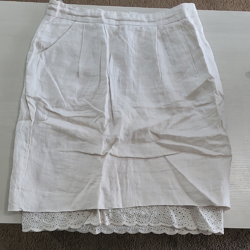 Elegant beige Skirt with Lace Trim